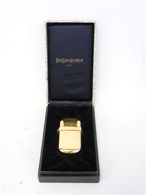 YVES SAINT LAURENT Briquet de poche à gaz en .